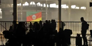 Rodoviária de Porto Alegre tem movimento irregular em segundo dia de retomada parcial