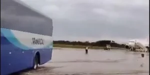 Chuva alaga Base Aérea de Canoas, que funciona como aeroporto provisório; veja vídeo