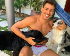 Cauã Reymond relata que seus cães foram vítimas de envenenamento: ‘Maldade’