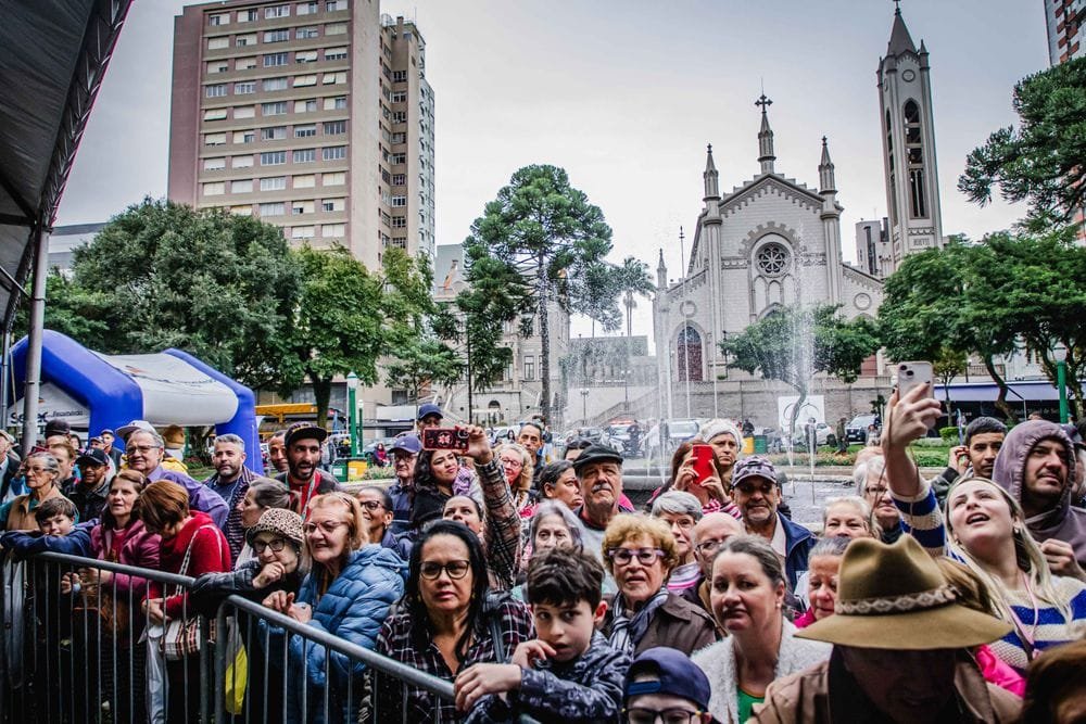 Caxias do Sul celebra 134 anos de emancipação com bolo gigante na Praça Dante Alighieri 9 e3c9786b 3ab1 4835 b7bf f71f038893c0 1000 1