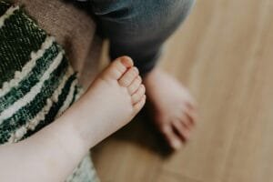 Criança de um ano morre após cair de sacada de prédio em Gramado