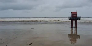 Litoral Norte do RS terá ressaca com ondas de até 3 metros e risco para estruturas à beira-mar neste fim de semana