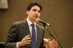 “Não temos previsão de reabrir o aeroporto Salgado Filho, em Porto Alegre”, diz o ministro Silvio Costa Filho