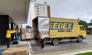 Correios doam mais de 20 mil livros para abastecer bibliotecas no Rio Grande do Sul