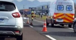 Acidente na BR-101: Colisão entre moto e caminhão deixa duas vítimas fatais