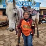 Pequena amazona Maria Luiza brilha novamente em evento de Cavalo Árabe