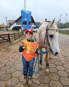 Pequena amazona de Osório brilha novamente em evento de Cavalo Árabe