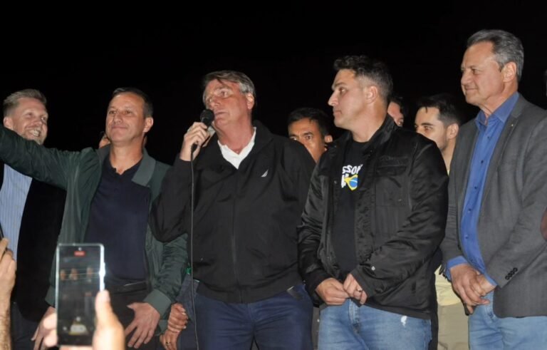 Ex-presidente Jair Bolsonaro fez uma passagem rápida pelo município de Osório