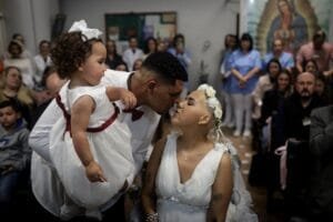 Morre jovem que se casou sob cuidados paliativos no Hospital de Clínicas, em Porto Alegre