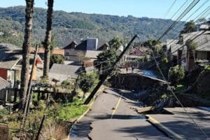 Em Gramado, 31 casas serão demolidas após rua desmoronar durante chuva de maio