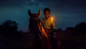 Muro da Mauá ganha novos painéis para simbolizar resistência de Porto Alegre à enchente