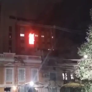 Lençol térmico causa fogo em apartamento no bairro Independência em Porto Alegre