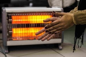 Confira dicas para economizar energia elétrica no inverno