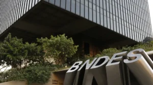 BNDES divulga edital de concurso com 150 vagas e salários de R$ 20,9 mil
