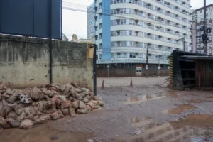 Porto Alegre volta a abrir sistema de comportas