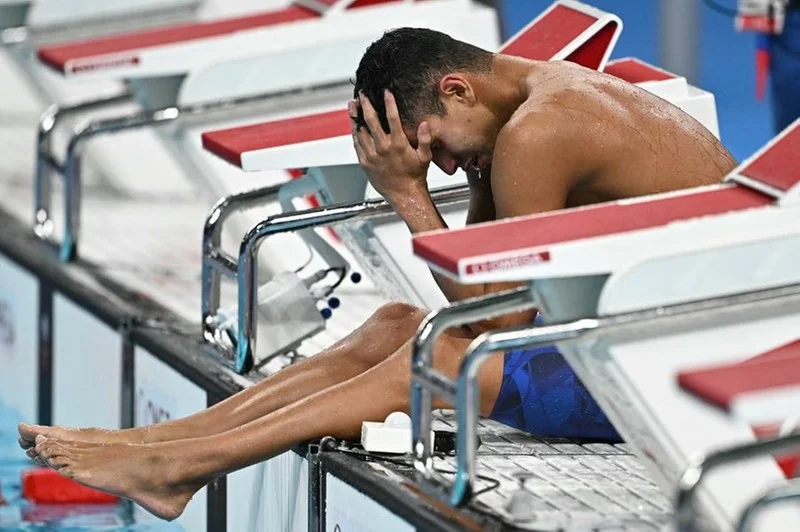O sábado do Brasil em Paris-2024: Derrota no vôlei, classificação no surfe e um drama pessoal na esgrima 1 SWIMMING OLY PARIS 2024