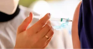 Governo do Rio Grande do Sul intensifica estratégias de vacinação contra a gripe, Covid-19 e dengue