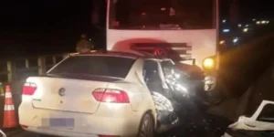 Colisão frontal entre carro e caminhão mata quatro pessoas na BR 386, em Soledade