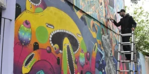 Ação social que colore casas afetadas pela enchente em Porto Alegre chega ao Humaitá