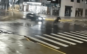 Carro Desgovernado Atropela Motociclista em Arroio do Sal e Motorista Fugiu Sem Prestar Socorro