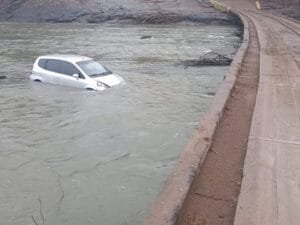 Condutor perde controle e cai da ponte do Bananal em Feliz