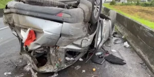 Dunga sofre acidente e capota carro no Paraná