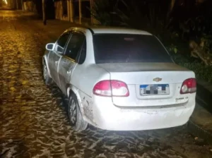 Motorista de aplicativo é baleado e tem carro levado no Litoral Norte