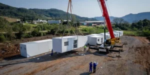 RS começa instalação de casas temporárias em Encantado