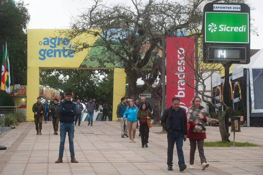 Dia marcado pelas premiações das grandes estrelas da Expointer amanhece com cerração e garoa 4 28082024 ambiental manha 4095