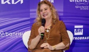 Vera Fischer recebe troféu Cidade de Gramado Quarta-feira (14)