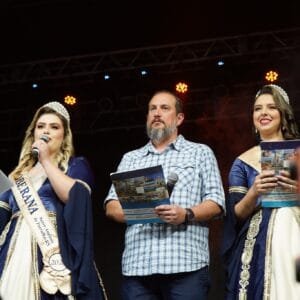 A 37ª FENACAN e a 14ª Feira Municipal do Livro foram oficialmente iniciadas, com a realização da cerimônia de abertura dos eventos.