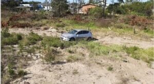 Saída de pista deixa condutora ferida na Estrada do Mar em Osório