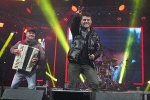 Julian e Juliano Só Vanerão – JJSV trouxe seu som contagiante para o Palco FENACAN