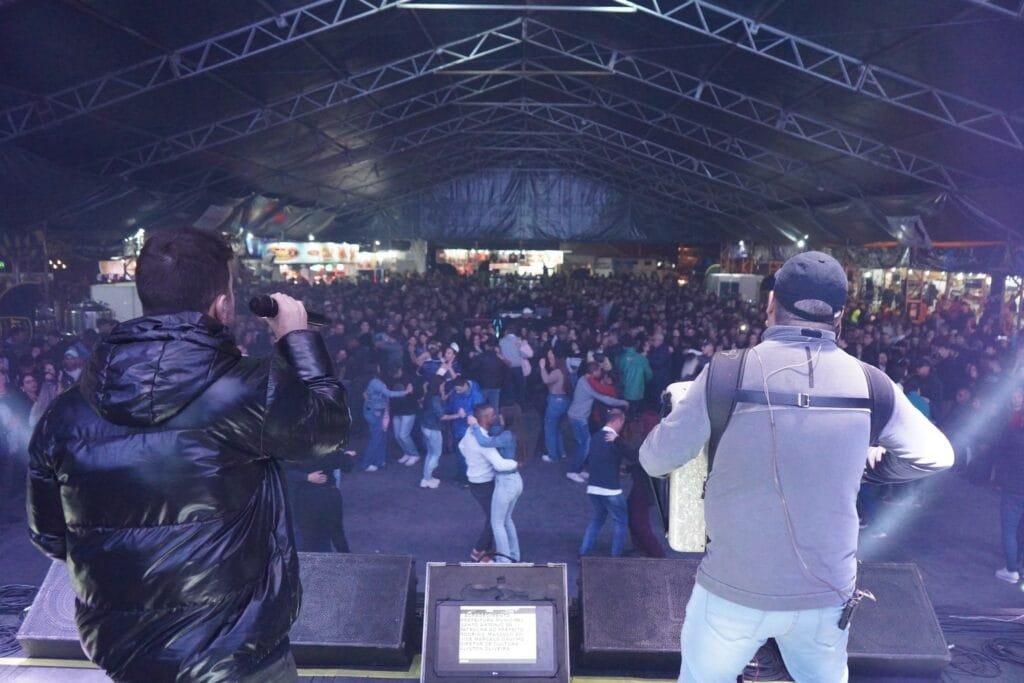 Julian e Juliano Só Vanerão - JJSV trouxe seu som contagiante para o Palco FENACAN 1 455693539 498126736309858 3012269786806533435 n