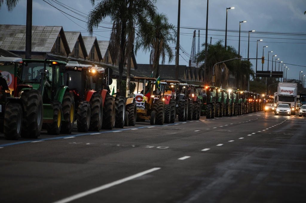 Protesto de produtores rurais provoca congestionamento no centro da Capital Gaúcha 2 5014076 e7c464561ee0a3c