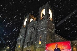 Cidade da Serra de Santa Catarina registra neve durante madrugada