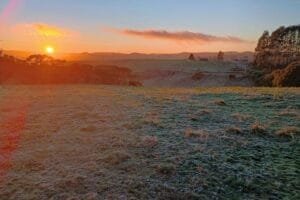 Três cidades da Serra registram temperaturas negativas e estão entre as mais frias do RS no amanhecer de terça-feira