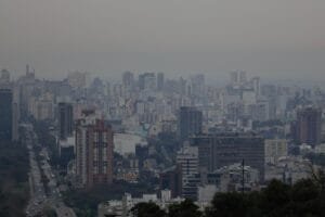 Dia nublado ou fumaça de queimadas? Veja o que diz a meteorologia sobre o céu do Rio Grande do Sul