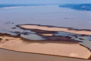 Seca faz rio na Amazônia atingir menor nível da história