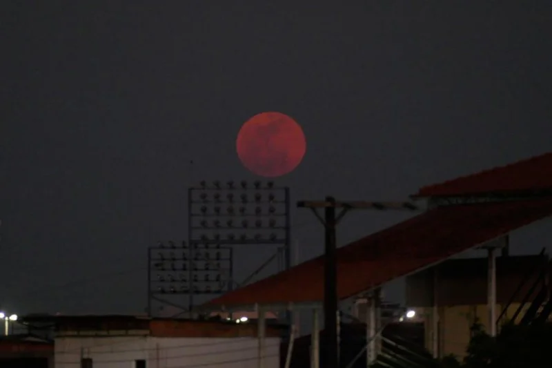 Superlua azul chama atenção no Brasil e no mundo; veja fotos 3 AM