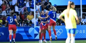 Brasil perde para os Estados Unidos e fica com a prata no futebol feminino