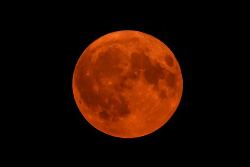Superlua azul chama atenção no Brasil e no mundo; veja fotos 6 GERMANY ASTRONOMY MOON