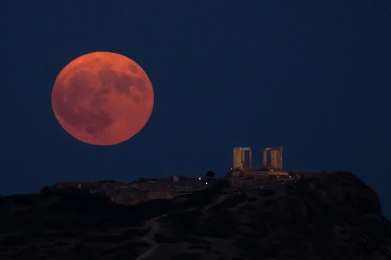 Superlua azul chama atenção no Brasil e no mundo; veja fotos 7 GREECE ASTRONOMY MOON