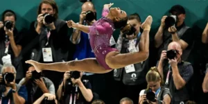 Rebeca Andrade fica em quarto lugar na trave da ginástica