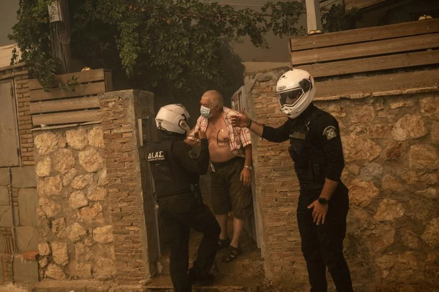 Incedio fogo grecia atenas 6