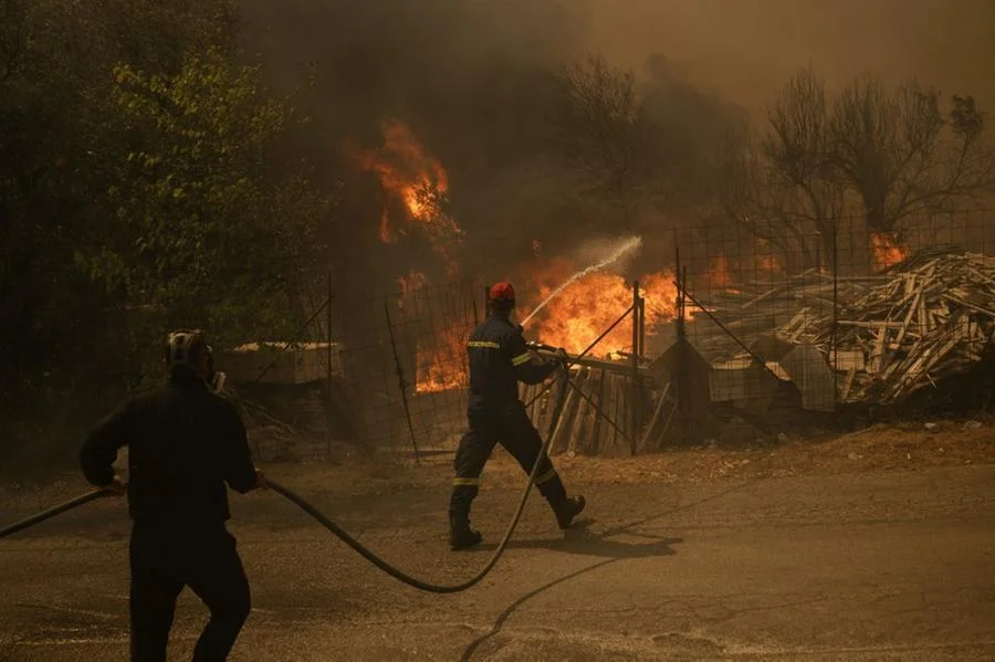 Incedio fogo grecia atenas 7