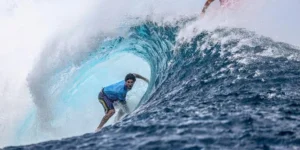 Gabriel Medina conquista bronze em Paris-2024 com tubo e variação de manobras