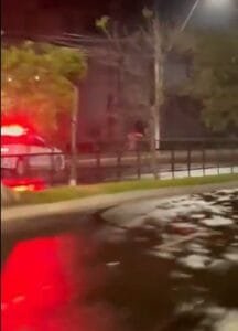 Homem foge a cavalo da BM na zona Sul de Porto Alegre; veja o vídeo