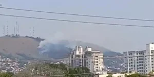 Incêndio atinge o Morro da Polícia, em Porto Alegre