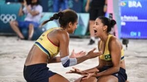Ana Patrícia e Duda conquistam ouro no vôlei de praia em Paris e quebram jejum de 28 anos